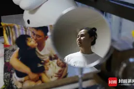 神秘录音称“2000万买你坐牢20年”安徽女子用奇特行为艺术为夫鸣冤图片