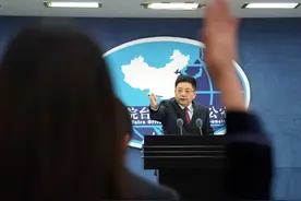 解放军战机飞越“海峡中线”？国台办：不存在所谓的这条线图片