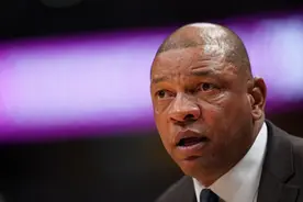 名记：76人给里弗斯的5年合同年薪为800万美元图片