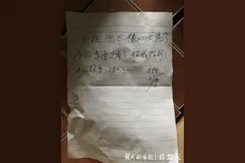 上万元香烟遗忘店外，环卫工人捡到留下暖心字条图片