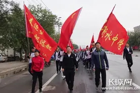 10个小时，80华里远足！河北衡水中学用这堂思政课点燃青春激情图片