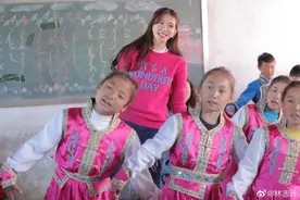 继欧阳娜娜后，台媒又大肆炒作林志玲曾唱过《我和我的祖国》图片