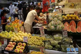特写：香港街市的节日烟火气图片