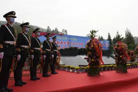 南阳市社会各界代表公祭烈士，缅怀革命先烈 传承红色基因图片