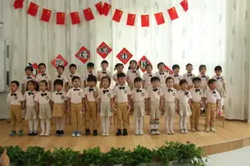 小人国里庆国庆！长河幼儿园的萌娃为祖国妈妈制作生日蛋糕图片