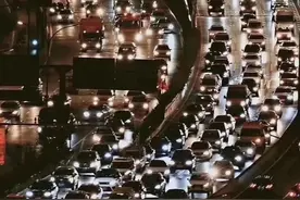 “高速红”上热搜！“开了一夜还没出城”，有人第一次在高速上看日出…图片