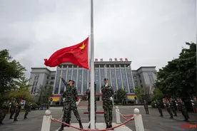 揭秘成都国旗护卫队：19岁新兵首次加入护旗方队，28岁升旗手或将离开旗台图片