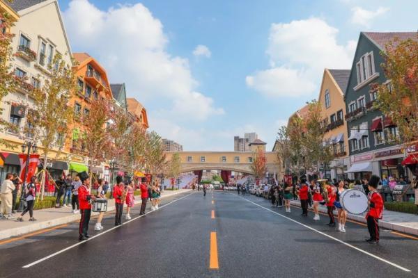 美翻了！沈阳竟藏着一座彩色童话小镇！今天开始……