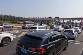 国庆首日上海迎出城车流高峰，G40长江隧桥排队超8公里，这些高速也堵了图片