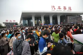 人山人海！成都东站汽车客运站今日客流超春运，已启动最高应急管控预案图片