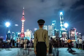 国庆长假期间，数千武警值守南京路、外滩、豫园，守“沪”平安图片