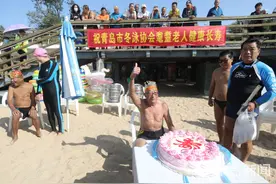 生日快乐！“90后”冬泳老将图片
