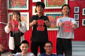 中学生妙手剪窗花，为祖国送上生日祝福图片