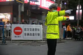 注意！双节首日6时起 重庆渝中警方对来福士、洪崖洞等景区周边道路实施交通管制图片
