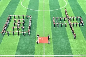 “我和国旗合个影”花式表白祖国，这些作品创意又温情图片