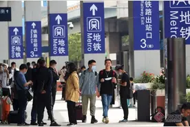 真方便！昆明火车站南广场启用，地铁出站直达候车厅图片