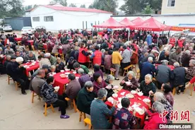 河北平乡：“千人饺子宴”宴出孝老好传统图片