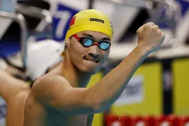 我国运动员联手打破男女4X100米混合泳接力世界纪录图片