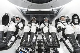 SpaceX龙飞船10月底去空间站，宇航员命名“韧性”号图片