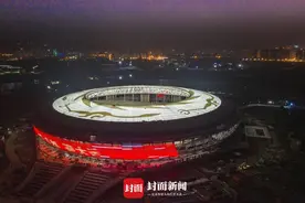 成都大运会主场馆“亮灯”美到没朋友图片