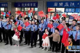 高铁站里庆国庆图片