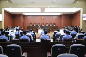 鞭炮声中高调出狱的“黑老大”，4年后被判死缓图片