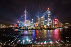 瞬时客流6.5万！外滩“拉链式”过马路再次火上热搜，这次又升级了图片