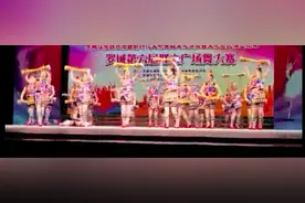 老人广场舞比赛倒地旁人继续跳？承办方：没反应过来，不是冷血图片