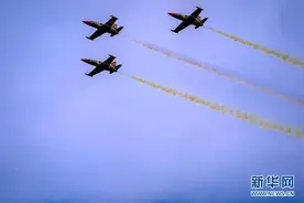 尼日利亚举行阅兵庆祝独立日图片
