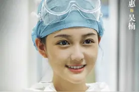 还记得《淘气包马小跳》中的傲娇班长路曼曼吗？她现在长这样图片