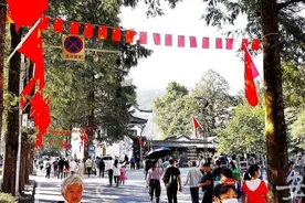 国庆长假第二日 九华山迎客2.85万人次图片