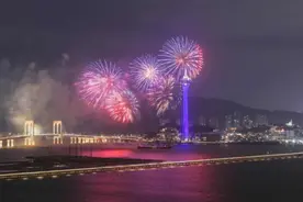 澳门洋溢着浓厚节日气氛：表白祖国，上演烟花秀图片