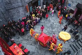 坐着高铁看湖南丨怀化姑娘带母亲坐高铁旅游，还有人感慨高铁送来“奶茶自由”图片