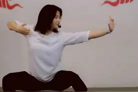 70岁大爷锻炼100天脱胎换骨！看这些视频，就知道老外有多爱中国功夫图片