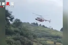 不怕堵车了！四川一土豪乘直升飞机回村给老人过寿，网友：这方法不好复制视频封面