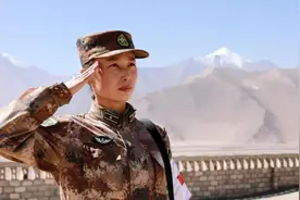 真甜！高原女军医给喀喇昆仑卫士送糖：让他们心里是甜的图片