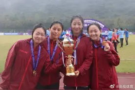 四川女足夺女甲联赛冠军 成功冲超图片