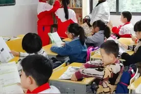 那里的孩子没看过课外书……一次暖心之举连接甬湘两地学子图片