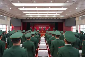一场发言《致战友》，让所有人虎目噙泪……图片