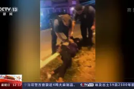 美国堪萨斯城一非洲裔孕妇遭警察粗暴对待图片