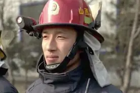 昏迷41天的消防员回队过节，重逢一幕看哭了……图片