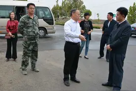 滕州市长马宏伟到大坞镇督导“三秋”生产图片
