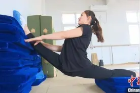 安徽女孩练习杂技11年：因为喜欢不觉辛苦图片