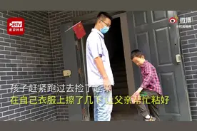 6岁萌娃捡起国旗并敬礼……他们捡起的不仅仅是国旗图片