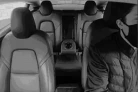 特斯拉正在研发基于摄像头的驾驶员注意力监控装置图片