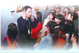 湖北省博物馆001号志愿讲解员胡昇：妙趣横生说历史，结缘文物40年图片