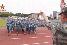 这个方阵一出场，全场掌声响起来图片