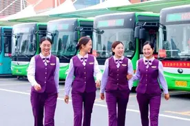 漯河公交车长换新装，这两条线路还有了专属颜色图片