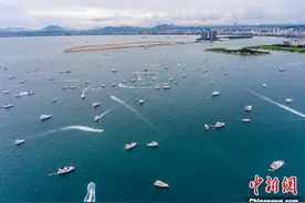 近海白艇聚如锅中饺“十一”三亚游艇游火热图片