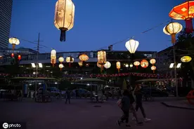 海外华人庆中秋 美国波士顿唐人街公园悬挂传统灯笼图片